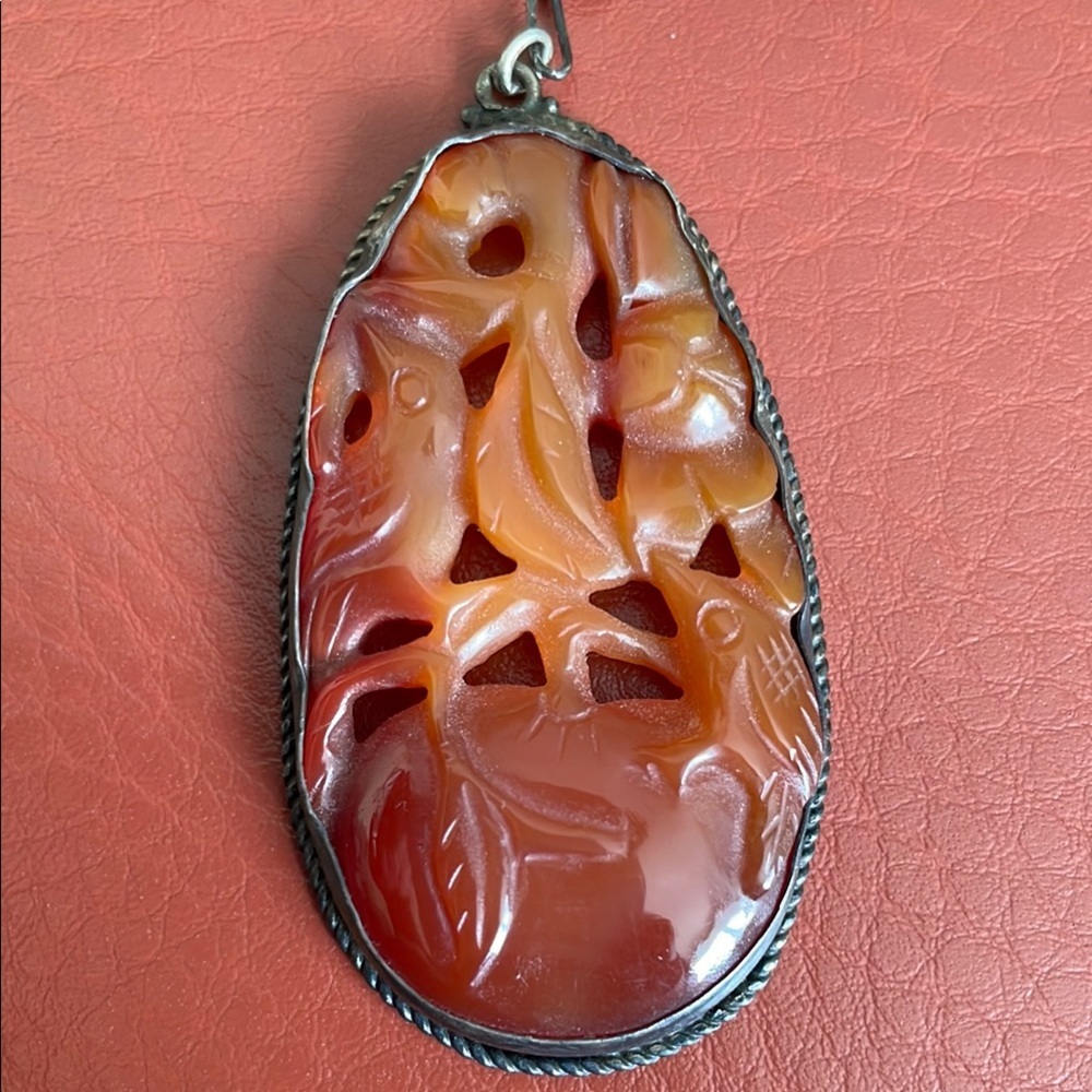 Elegant Brown Pendant Necklace - Picture 2 of 4